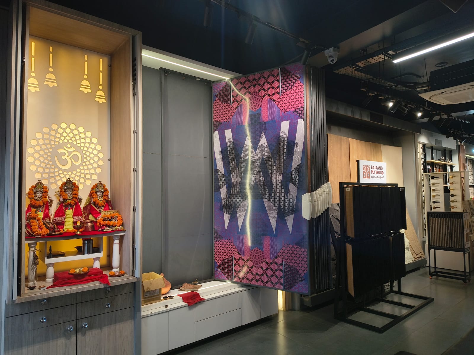 Bajrang Plywood laminate and hardware showcase